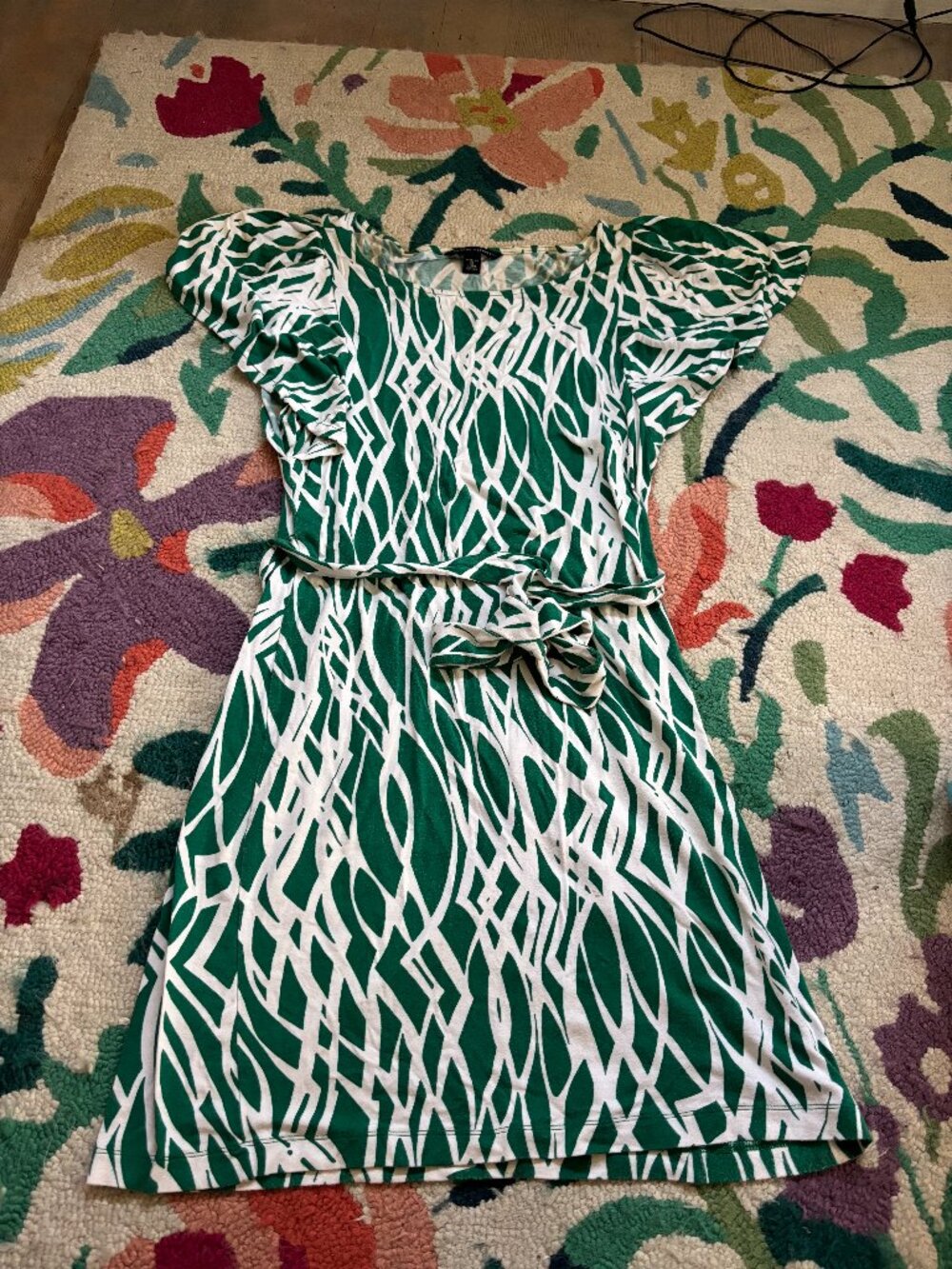 Banana Republic Green and white pattern midi dress - Size Medium